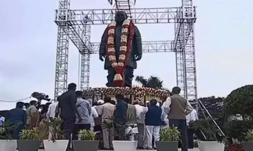 CM KCR, Governer Unveils PV Narasimha Rao Statue Photo Gallery