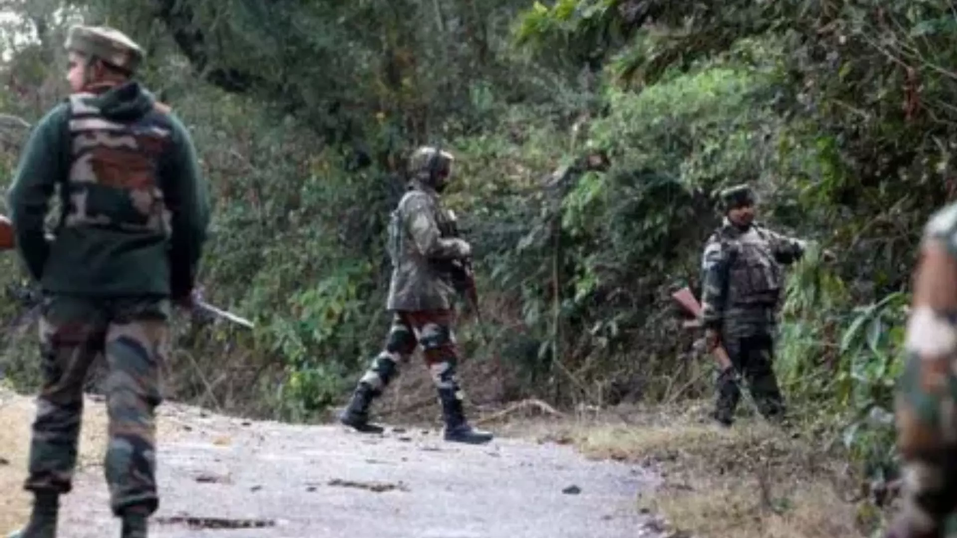 One Army Soldier Lost his Life & Terriorts Trapped in Pulwama Encounter at Jammu and Kashmir