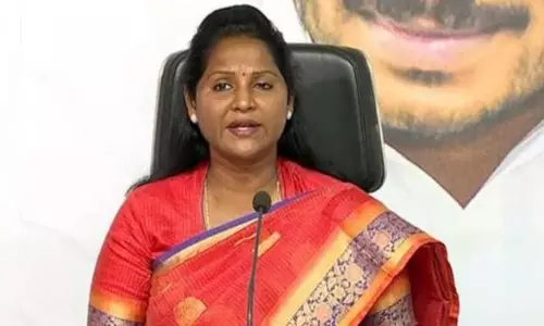 Rajadhani Farmers Block the Undavalli Sridevi