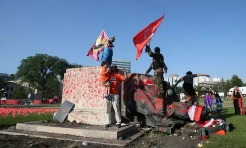 Canada Day Protesters Pull Down Statues of Queen Elizabeth