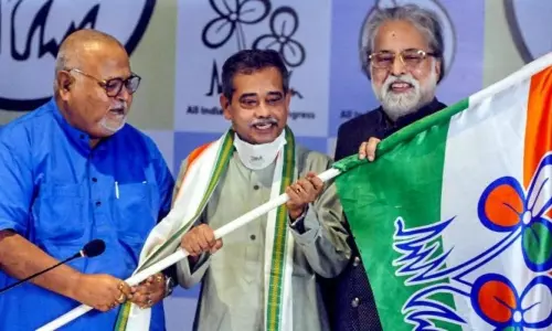 Abhijeet Mukherjee Joins in Trinamool Congress Abhijeet Mukherjee Joins in Trinamool Congress