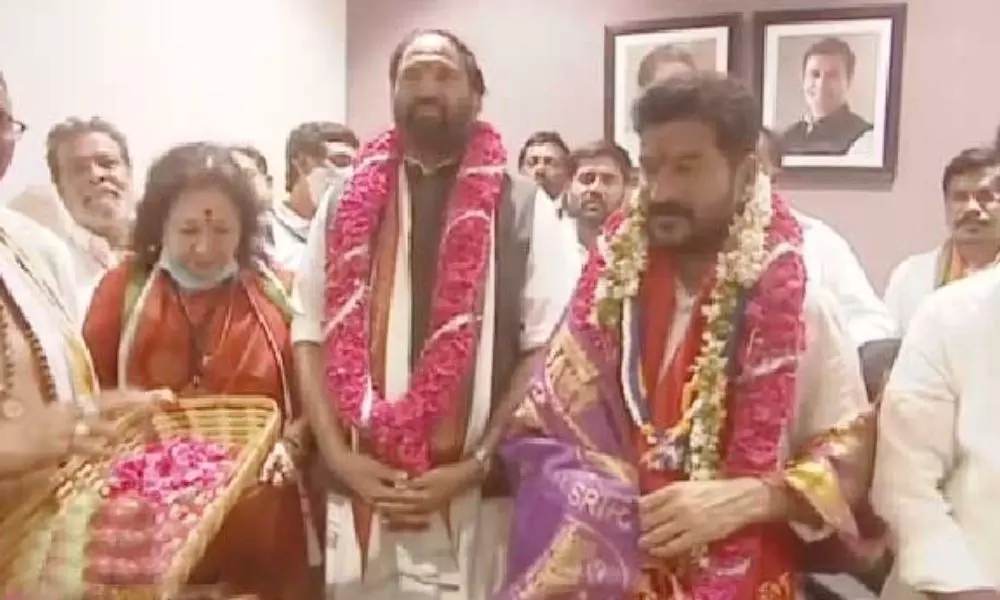 Revanth Reddy: టీపీసీసీ చీఫ్‌గా రేవంత్‌రెడ్డి బాధ్యతలు