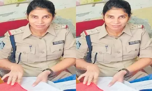 35 year old female sub-inspector Kavita Solanki committed self-destruction not to get married 35 year old female sub-inspector Kavita Solanki committed self-destruction not to get married