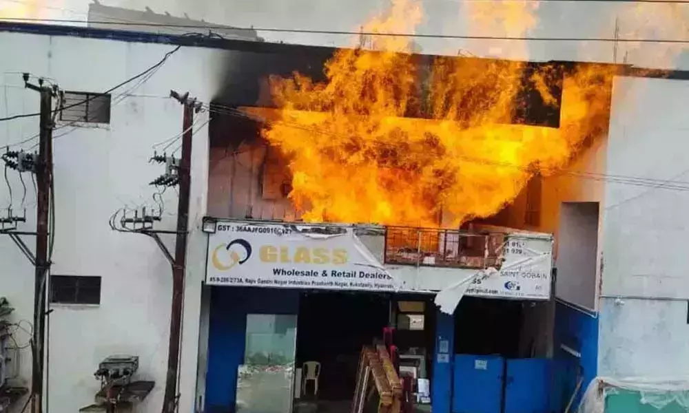 Huge Fire Accident in Kukatpally Pharma Company Huge Fire Accident in Kukatpally Pharma Company