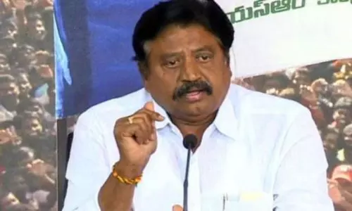 Police Blocked the Jaggaiahpet MLA Udaya Bhanu Samineni Police Blocked the Jaggaiahpet MLA Udaya Bhanu Samineni