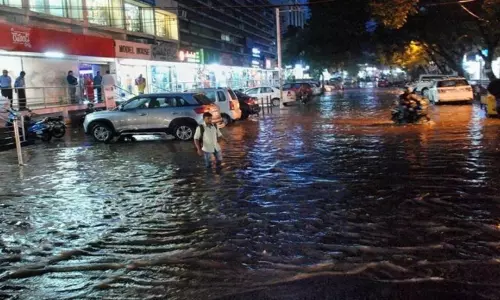 Red Alert in Hyderabad due to Heavy Rains Red Alert in Hyderabad due to Heavy Rains
