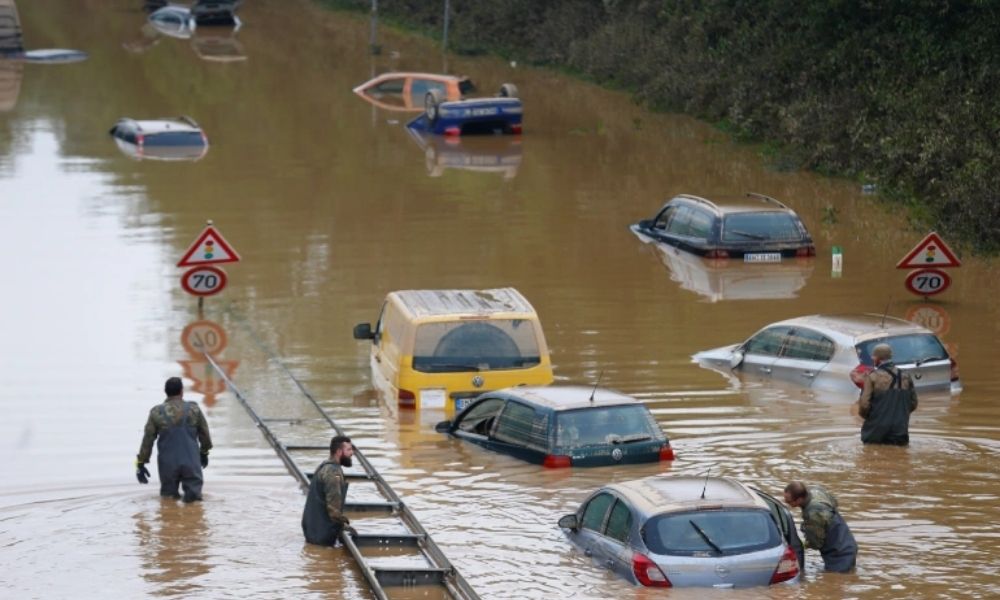 Europe Floods భారీ వరదలతో ఒణికిపోతున్న యూరప్ Thousands of Died in