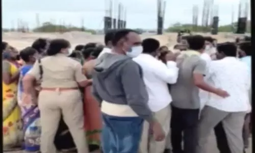 Congress Leaders Protest at Kokapet Lands Congress Leaders Protest at Kokapet Lands