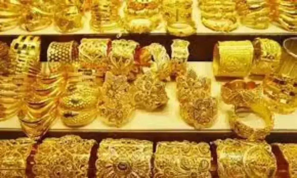 Gold Rate: మెరిసిన బంగారం..తగ్గిన వెండి ధరలు Gold Rate: మెరిసిన బంగారం..తగ్గిన వెండి ధరలు