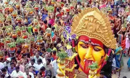 Political Controversy in Mahankali Bonala Festival 2021 in Hyderabad
