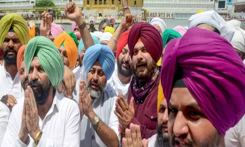 Sidhu Hosts 62 Congress MLAs as Tussle with Amarinder Continues