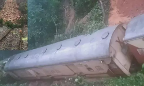 Mangaluru to Mumbai Train Derails Near Dudhsagar WaterFalls