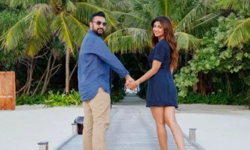 Mumbai Crime Branch Rides in Shilpa Shetty House Mumbai Crime Branch Rides in Shilpa Shetty House