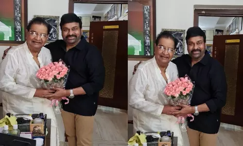 Chiranjeevi And His Wife Meets Kaikala Satyanarayana And Says Birthday Wishes Chiranjeevi And His Wife Meets Kaikala Satyanarayana And Says Birthday Wishes
