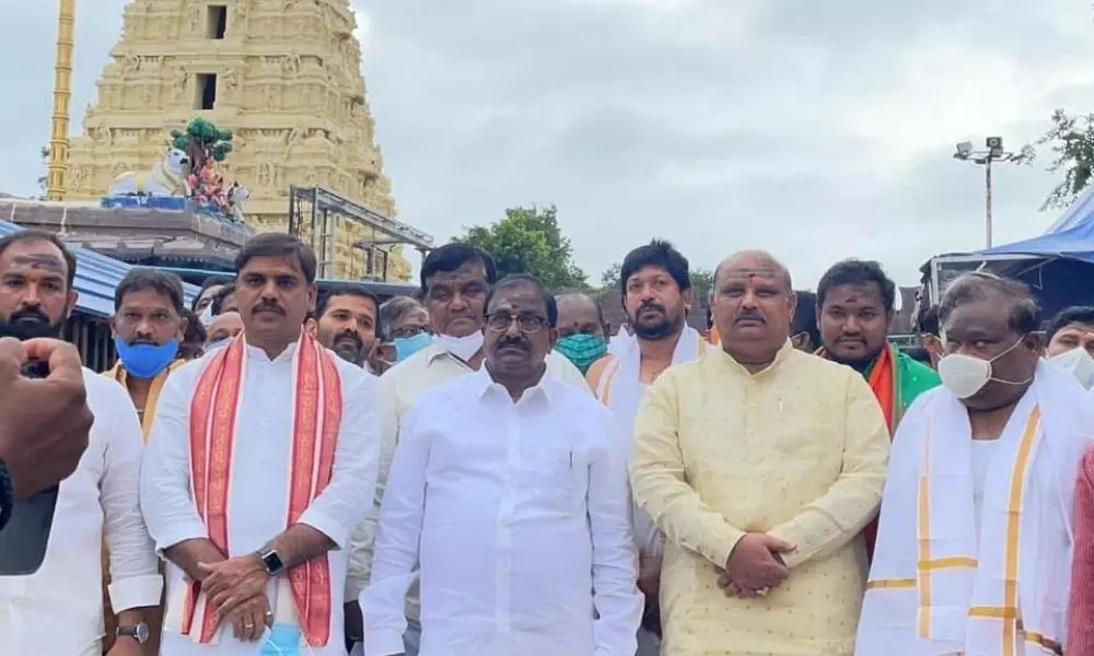 AP BJP Chief Somu Veerraju Visit the Srisailam Mallikarjuna Temple