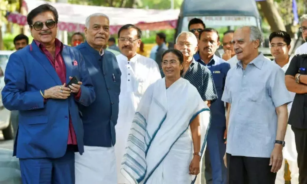 Mamata Banerjee Meets AICC Chief Sonia Gandhi in Delhi Tour