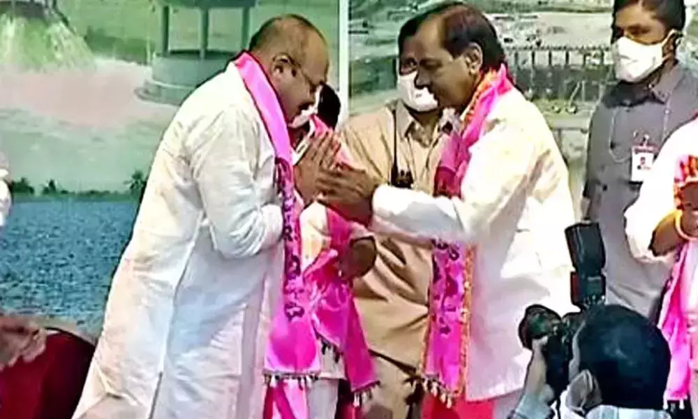 Former Minister E Peddi Reddy joins in TRS Former Minister E Peddi Reddy joins in TRS