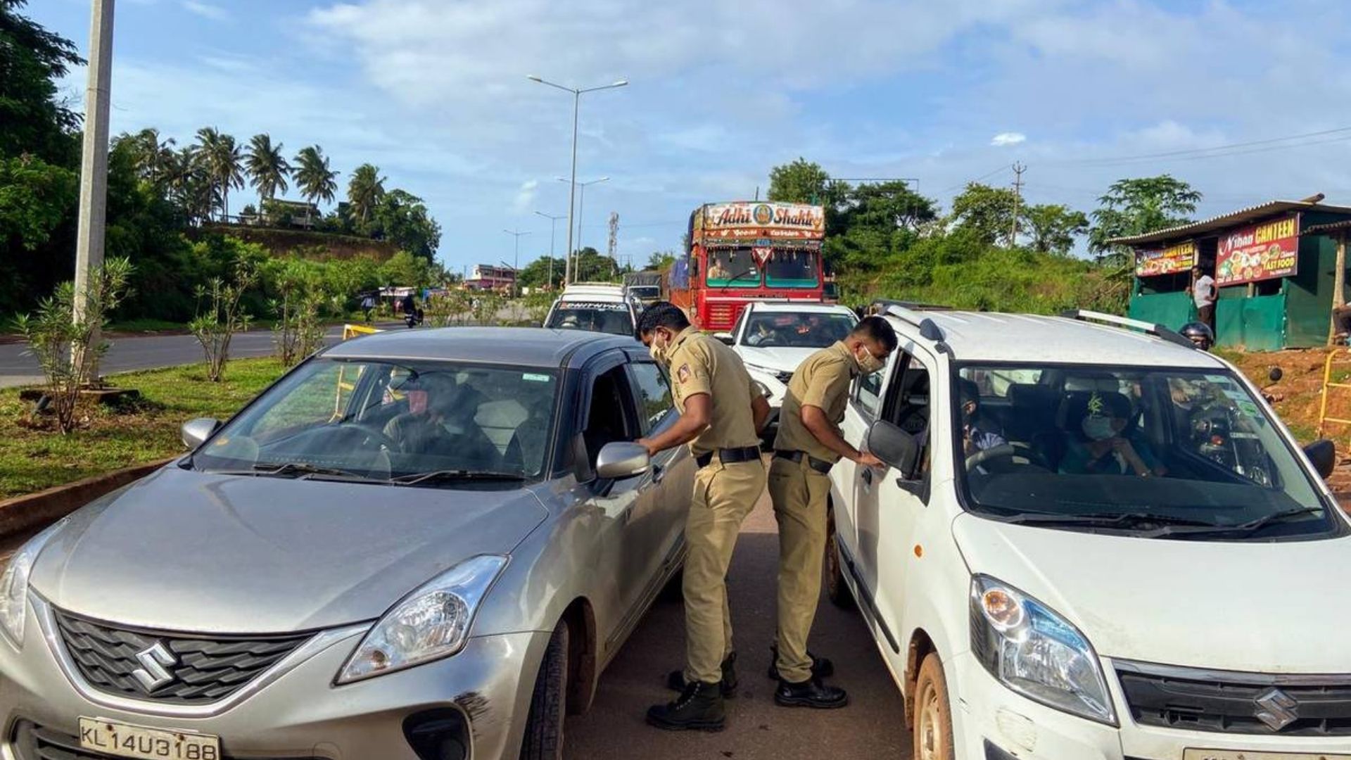 Karnataka కర్ణాటక వెళ్తే ఆర్టీపీసీఆర్ నెగెటివ్ తప్పనిసరి..!? Corona