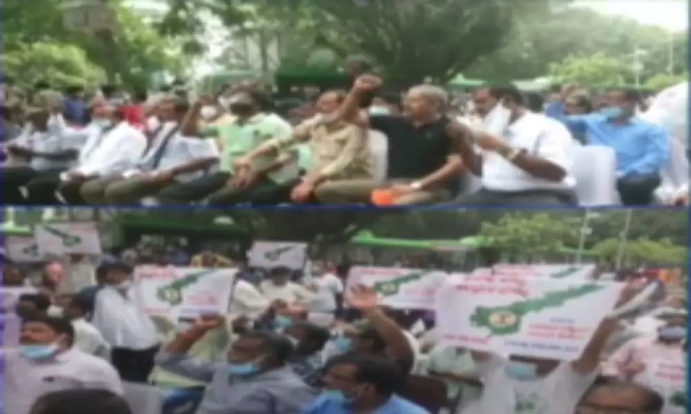 Steel Plant Employees Protest in Delhi AP Bhavan