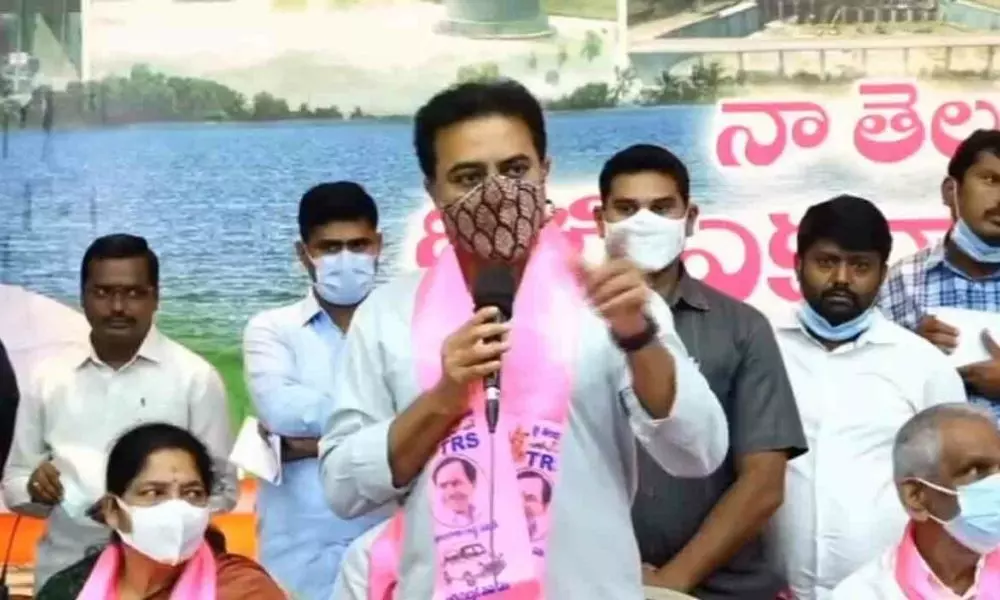 Minister KTR Distributes Insurance Cheques To Families Of Deceased TRS Members In Telangana Bhavan