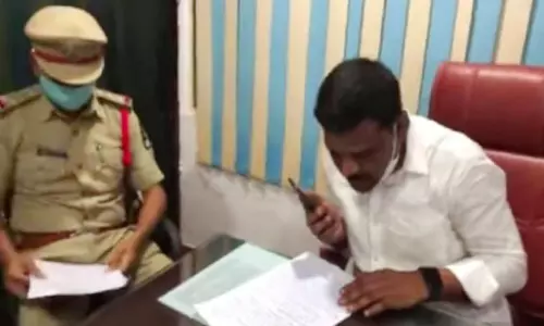 Cyber Crime Police Chekings in Teenmar Mallanna Office Cyber Crime Police Chekings in Teenmar Mallanna Office