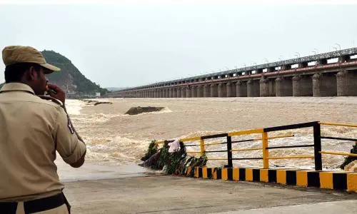 First Warning Issued at Prakasam Barrage Pulichinthala