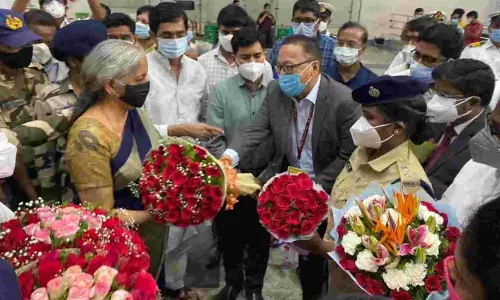 Union Finance Minister Nirmala Sitharaman Visiting Handloom Stalls in Ponduru Today 07 08 2021 Union Finance Minister Nirmala Sitharaman Visiting Handloom Stalls in Ponduru Today 07 08 2021