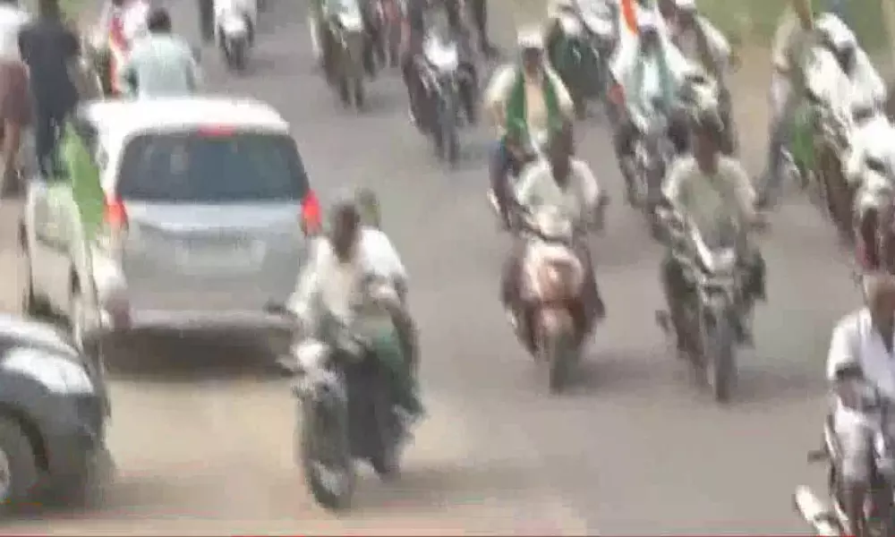 Police Break the Farmers Bike Rally in Amaravati