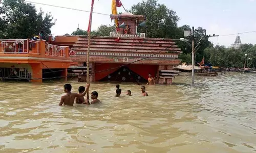 Heavy Floods in Uttar Pradesh And The Overflowing Rivers Ganga and Yamuna Heavy Floods in Uttar Pradesh And The Overflowing Rivers Ganga and Yamuna