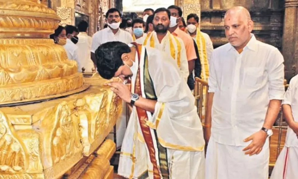 MP Santhosh Kumar Visits Tirumala Temple