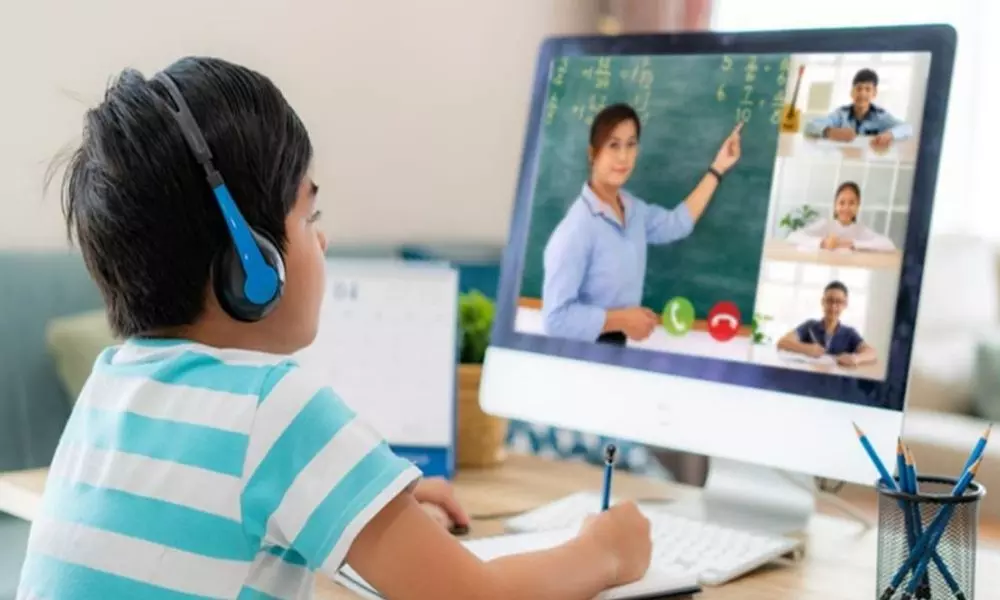 Childrens Face the Health Problems Due to Online Classes