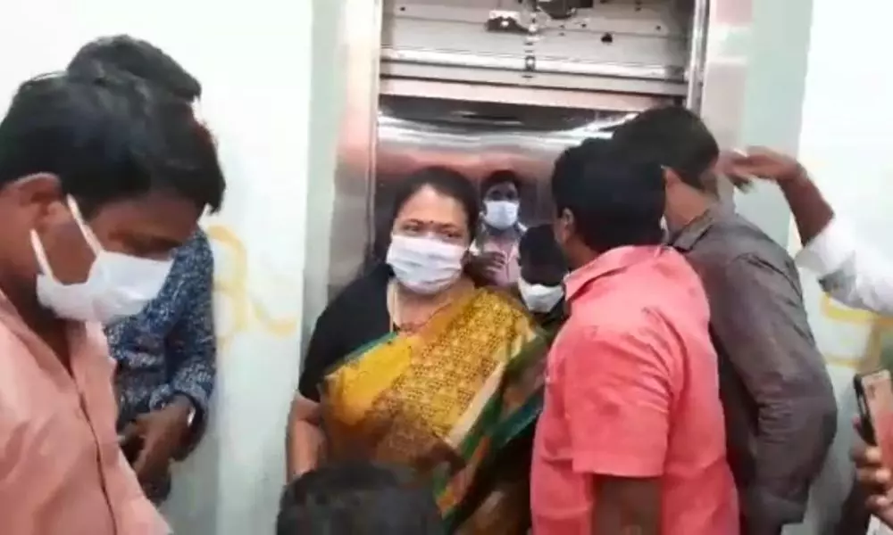 Warangal Mayor Gundu Sudharani Stuck in Lift