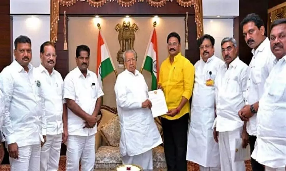 TDP Leaders Meet the Governor Biswabhusan in Raj Bhavan
