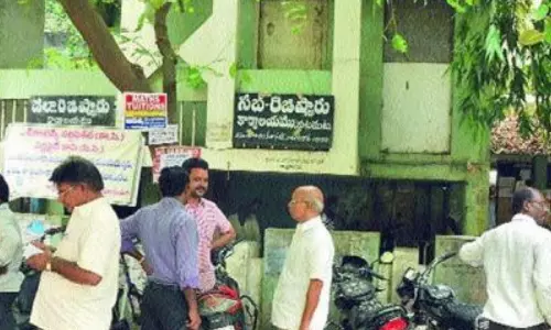 Inspection at Sub-Registrar offices across AP Regarding Fake Challan Issue