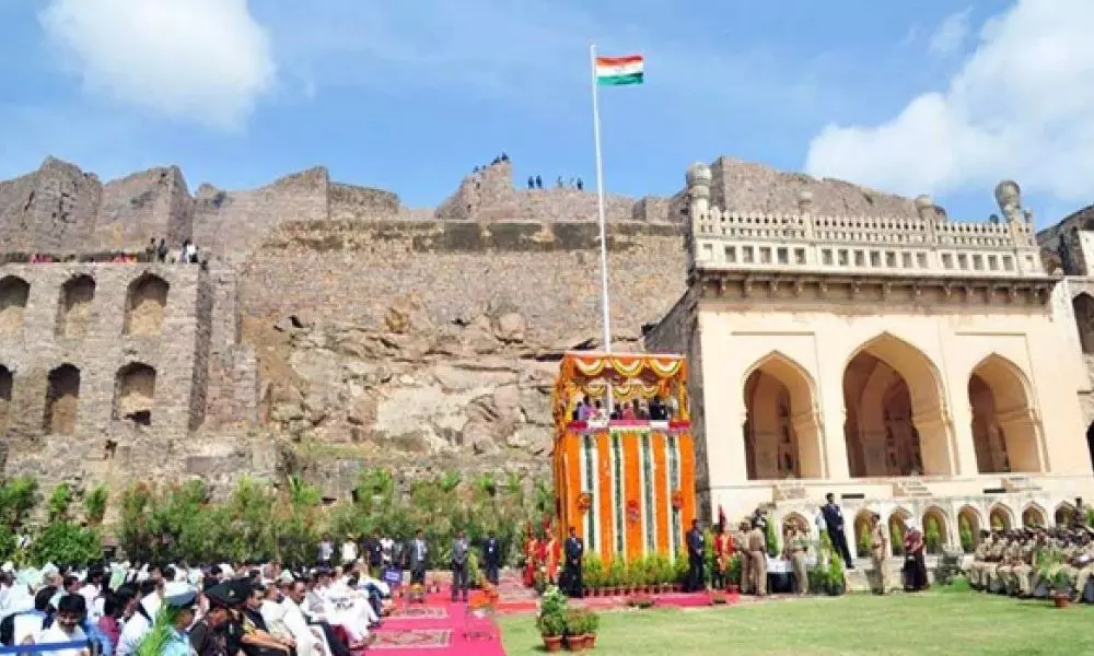 CM KCR Hoists the Flag at Golconda Fort