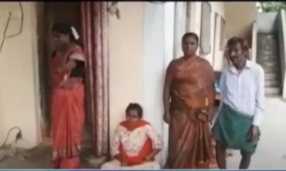 Woman Protest in Front of Boyfriend House in Peddapalli District