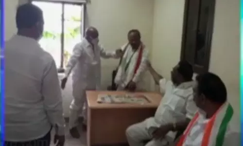 Congress Leaders Fight For Passes in Gandhi Bhavan Congress Leaders Fight For Passes in Gandhi Bhavan