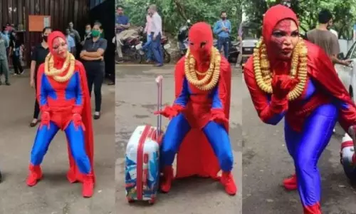 Actor Rakhi Sawant Protest Near Bigg Boss OTT House