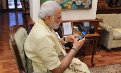 Did you know Which mobile phone has been used by Prime Minister Narendra Modi Did you know Which mobile phone has been used by Prime Minister Narendra Modi