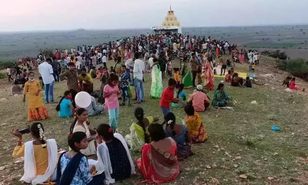 Devotees Offering Scorpions to Lord Venkateshwara in Kurnool District Devotees Offering Scorpions to Lord Venkateshwara in Kurnool District