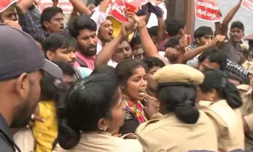 Telangana Unemployed Youth Protest At Pragati Bhavan Today 24 08 2021 Telangana Unemployed Youth Protest At Pragati Bhavan Today 24 08 2021