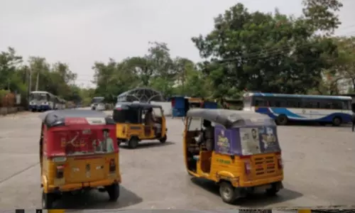 Criminals Committing Crimes and Leaving Renting Autos in Nizamabad District Criminals Committing Crimes and Leaving Renting Autos in Nizamabad District