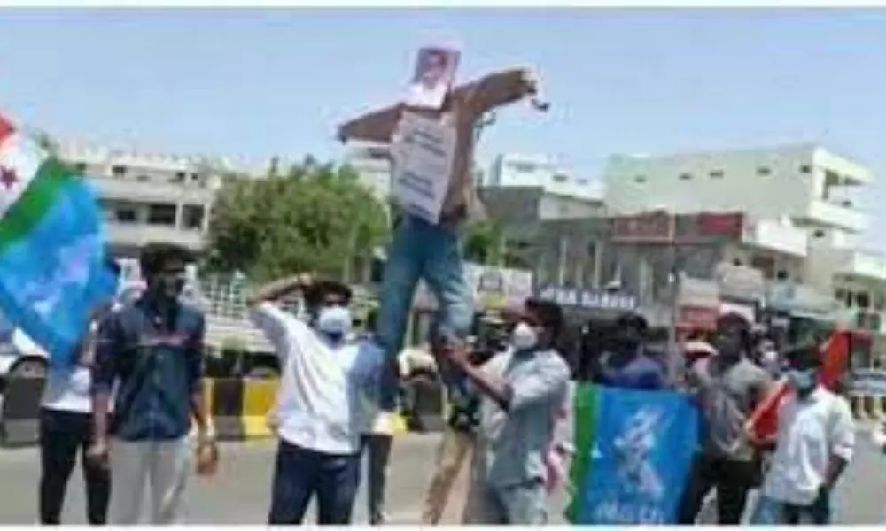 Telangana Congress Leaders Effigy Burning of Minister Mallareddy in Hyderabad