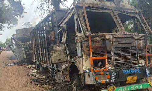 Strangers Set Fire to 7 Vehicles in Assam