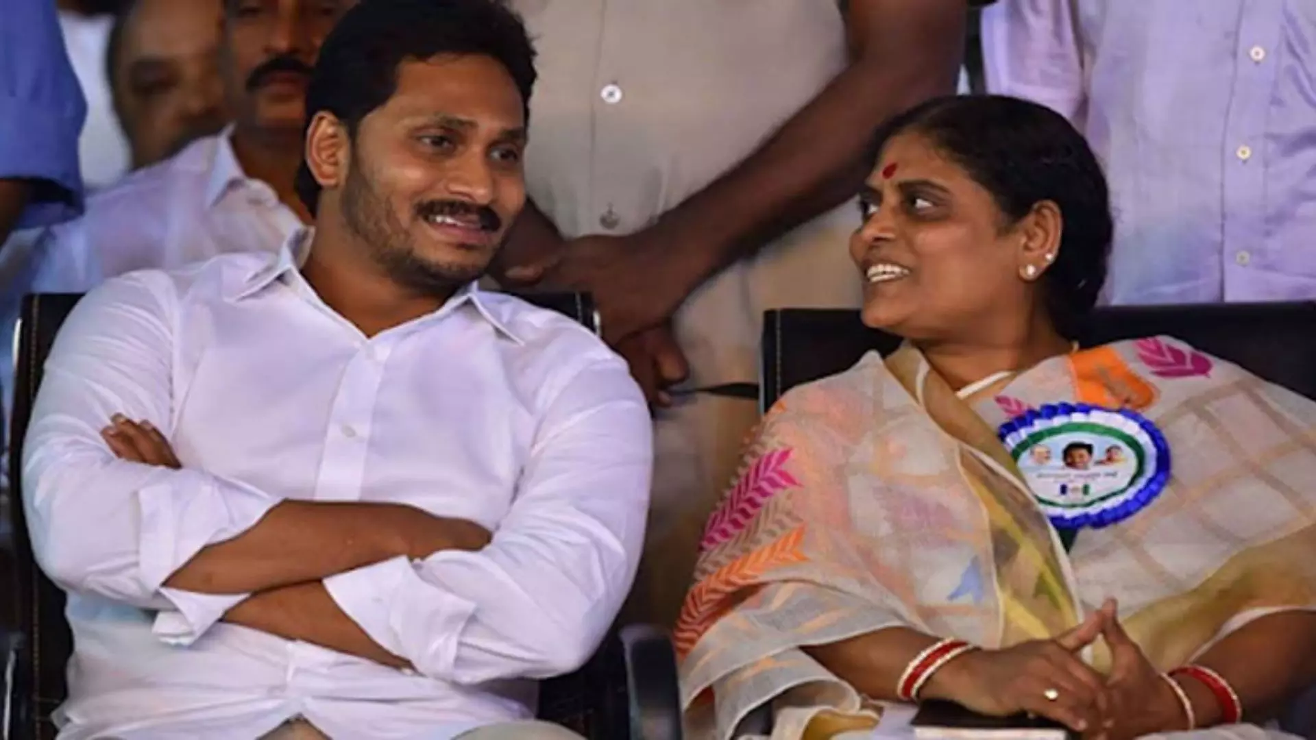 What is Going on Between Vijayamma and Jagan ?