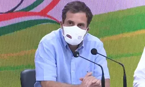 Rahul Gandhi Attacked the Centre Over the Hike of Cooking Gas