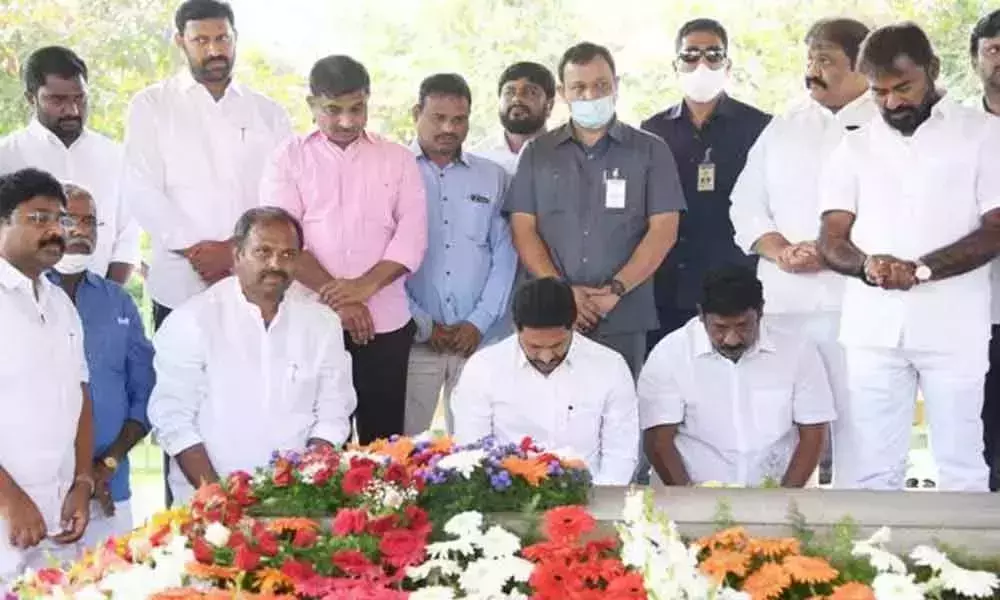 CM Jagan Paying Tributes to YS Rajasekhar Reddy
