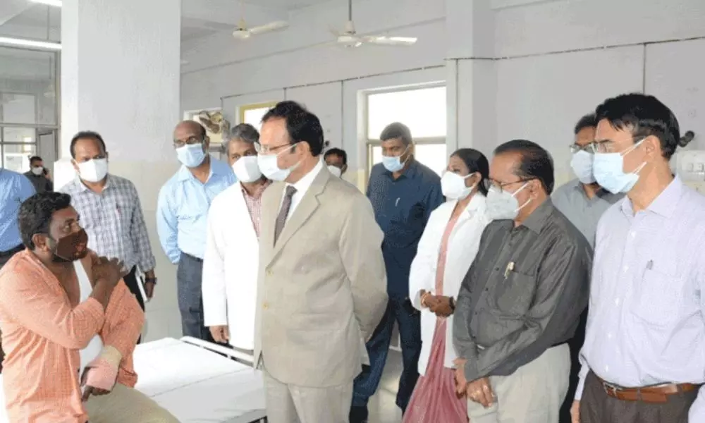 TSRTC MD Sajjanar Inspected Tarnaka RTC Hospital Today 04 09 2021