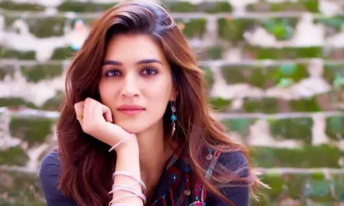 Bollywood Actress Kriti Sanon Fired on Media Photographers Behavior at the Sidharth Shukla Funeral