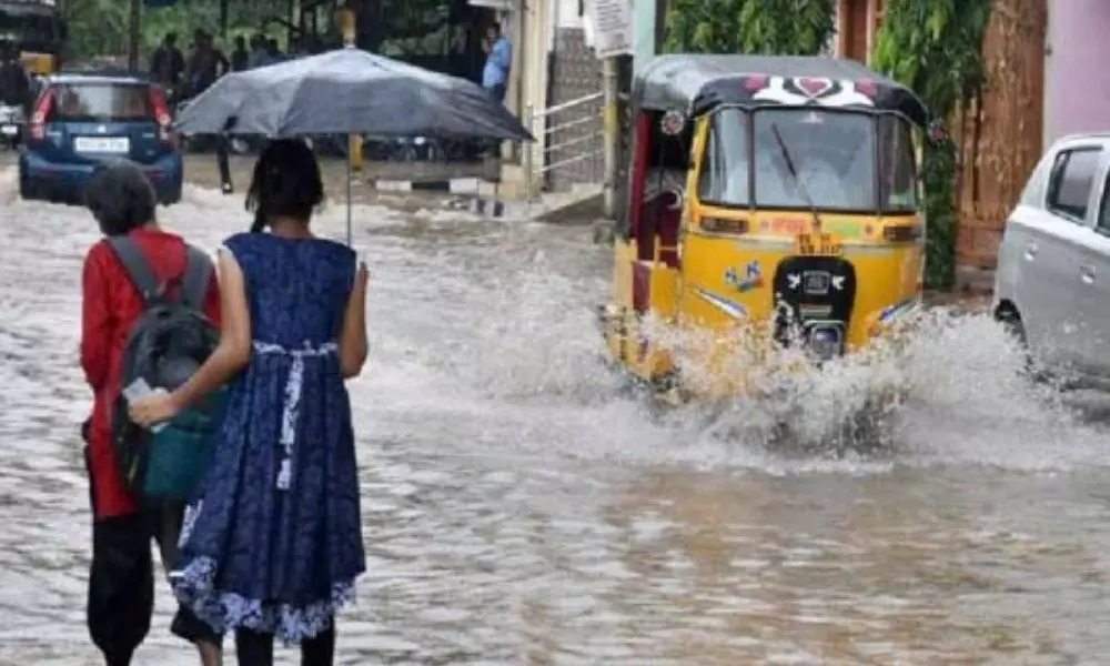 Heavy loss in Warangal and Hanamkonda due to Heavy Rains